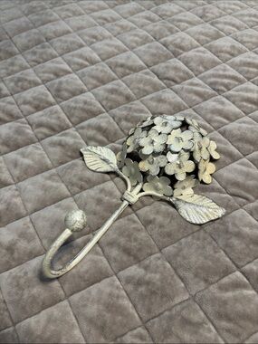 Decorative Floral Wall Hook in Antique Silver/CreamFinish